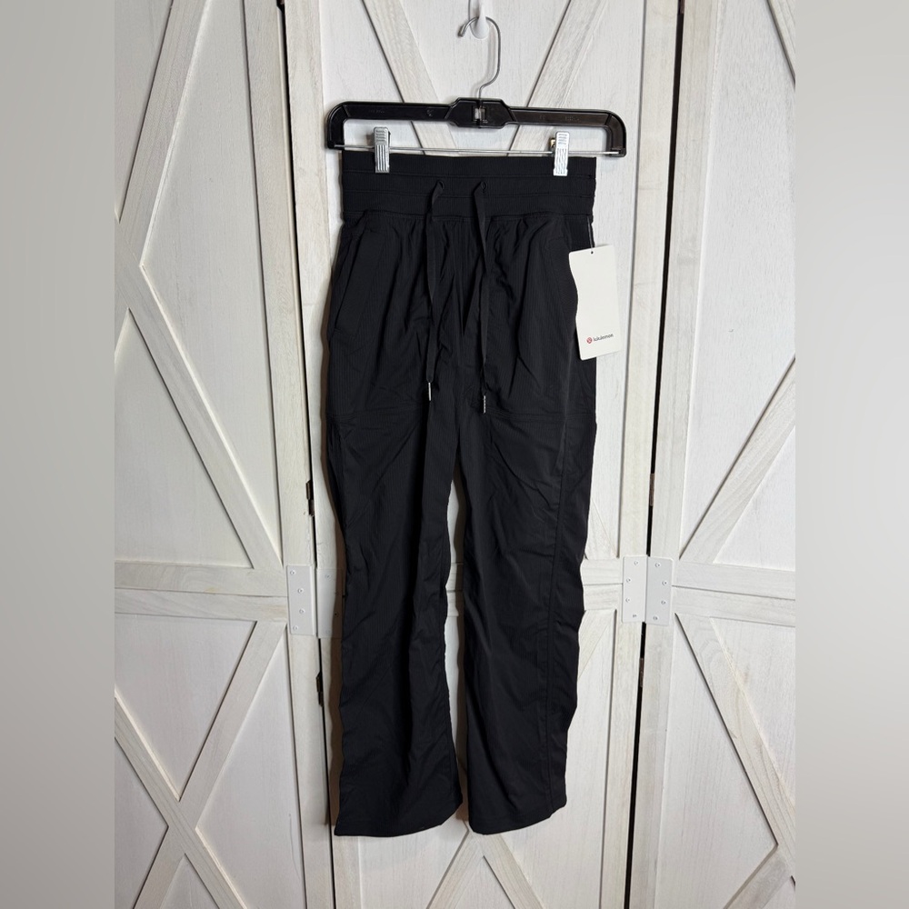 Lululemon dance studio MR pant *short